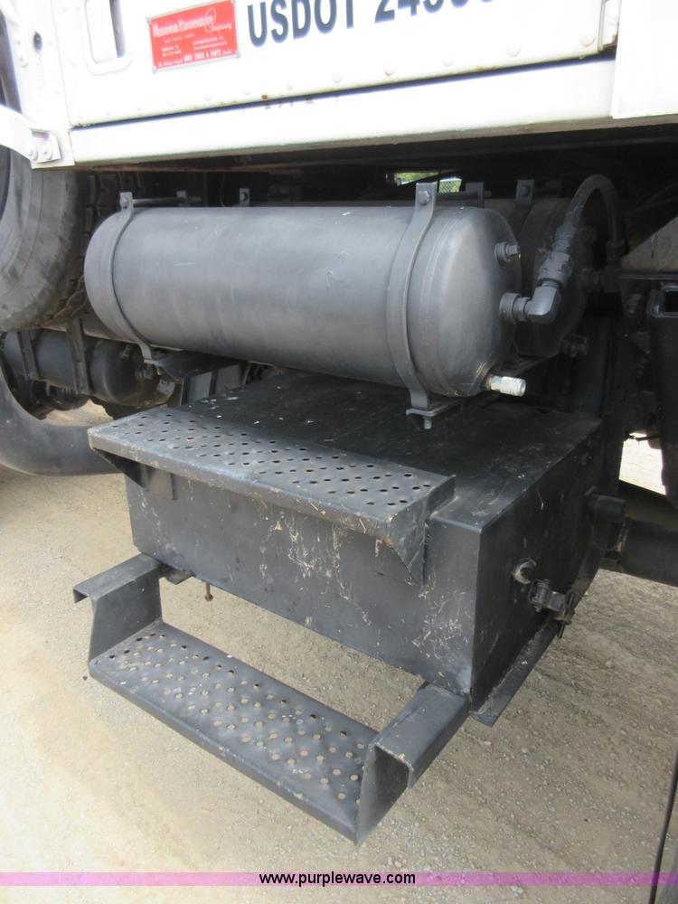 image for item I2028 1979 Am General M916 semi truck