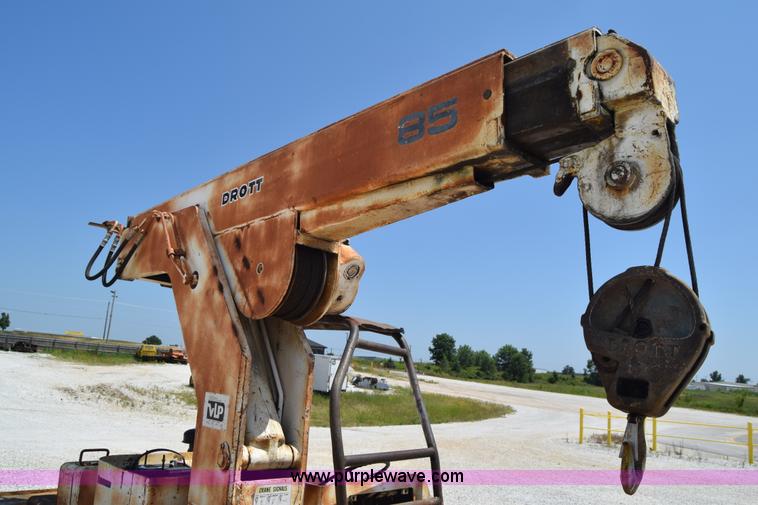 image for item I2045 Drott 85-RM2 crane