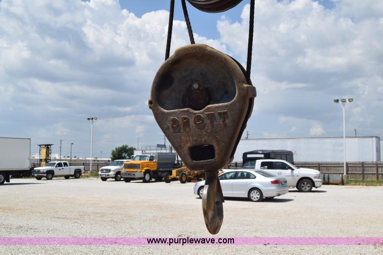 image for item I2045 Drott 85-RM2 crane