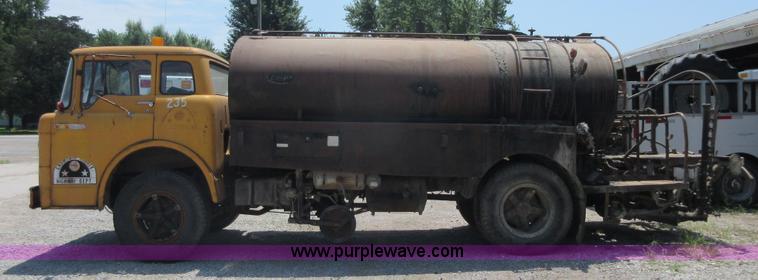 image for item I2052 1968 Ford G612 oil distributor truck