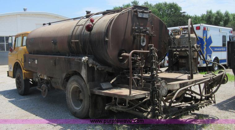 image for item I2052 1968 Ford G612 oil distributor truck