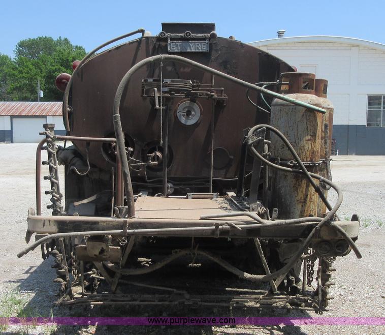 image for item I2052 1968 Ford G612 oil distributor truck