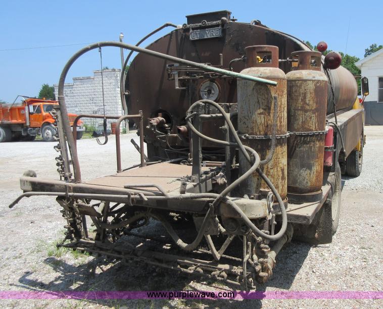 image for item I2052 1968 Ford G612 oil distributor truck