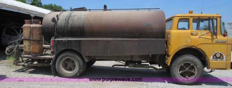 image for item I2052 1968 Ford G612 oil distributor truck