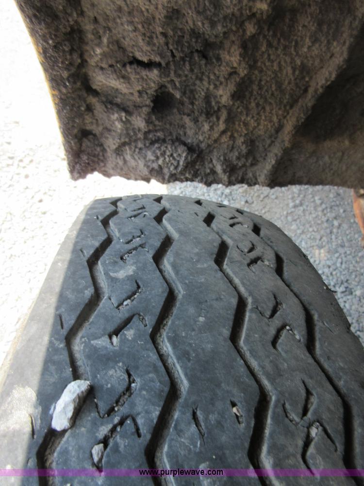 image for item I2052 1968 Ford G612 oil distributor truck