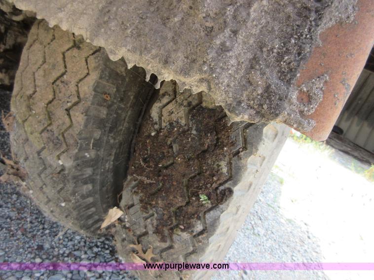 image for item I2052 1968 Ford G612 oil distributor truck