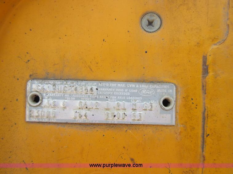 image for item I2052 1968 Ford G612 oil distributor truck