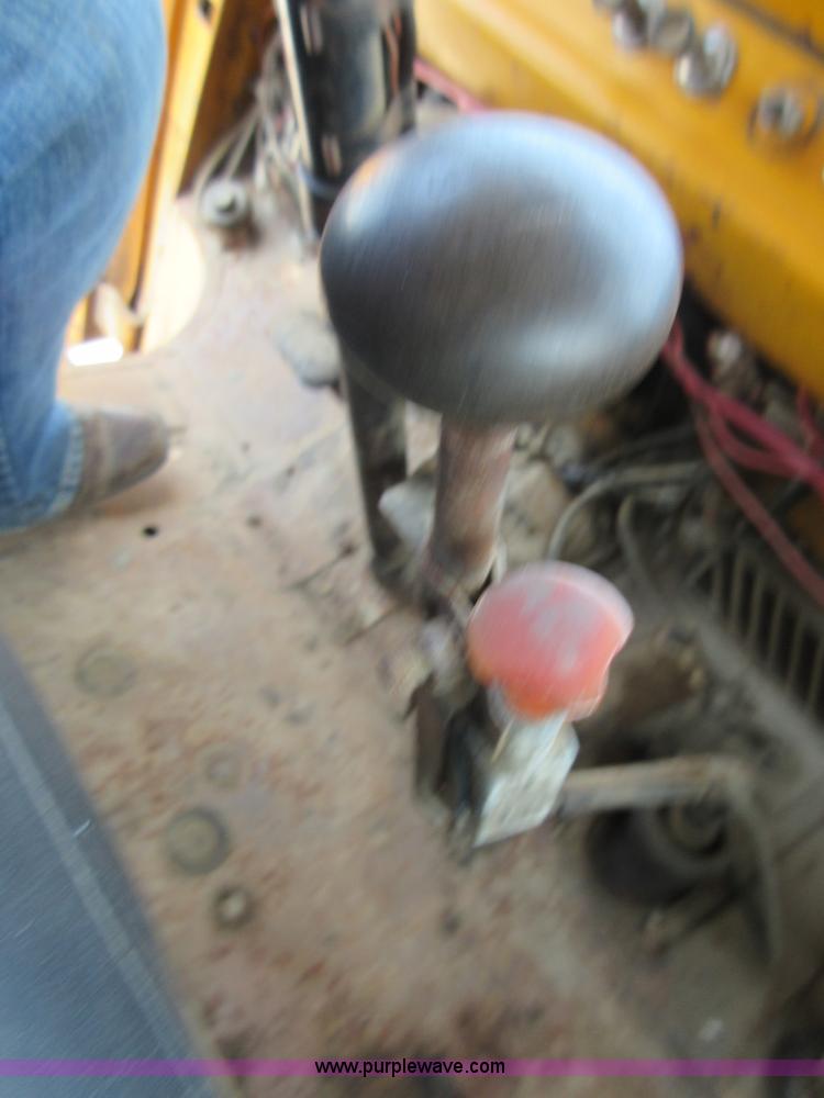 image for item I2052 1968 Ford G612 oil distributor truck