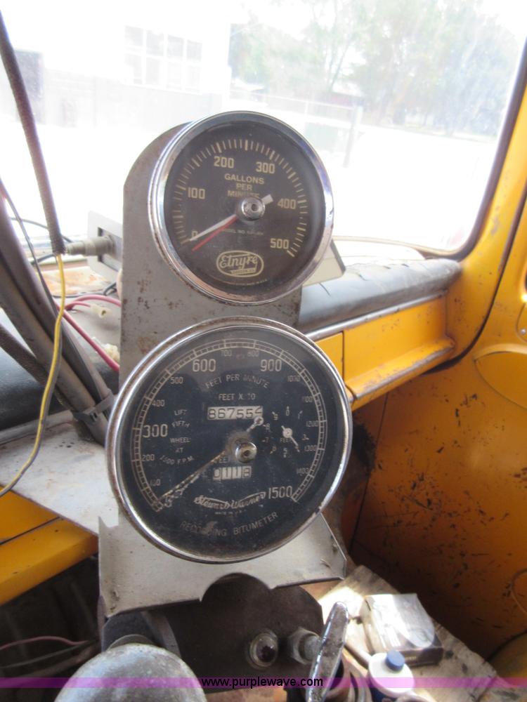 image for item I2052 1968 Ford G612 oil distributor truck