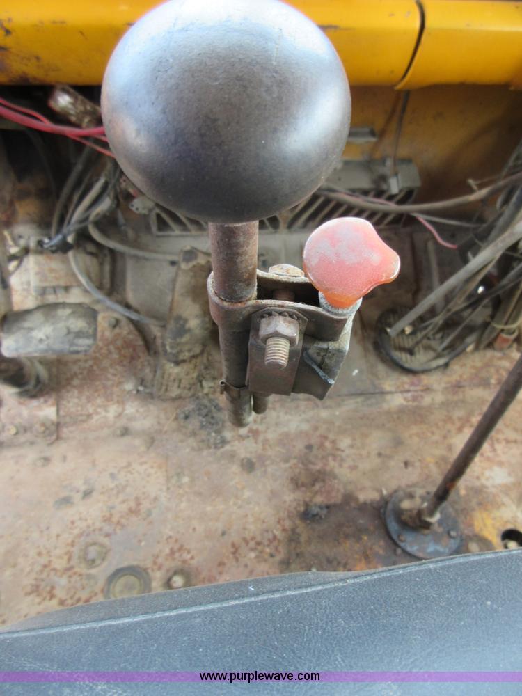 image for item I2052 1968 Ford G612 oil distributor truck