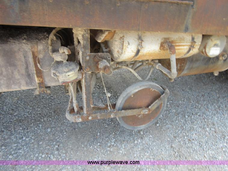 image for item I2052 1968 Ford G612 oil distributor truck