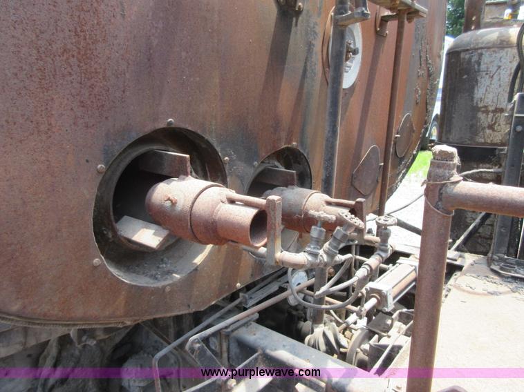 image for item I2052 1968 Ford G612 oil distributor truck