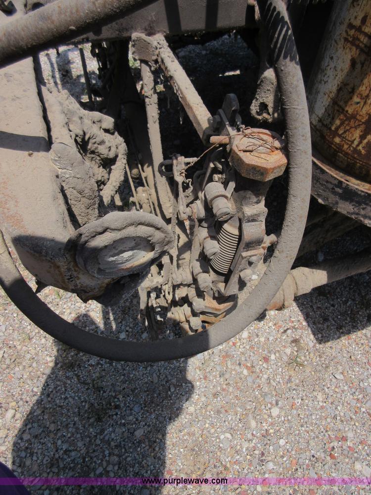 image for item I2052 1968 Ford G612 oil distributor truck