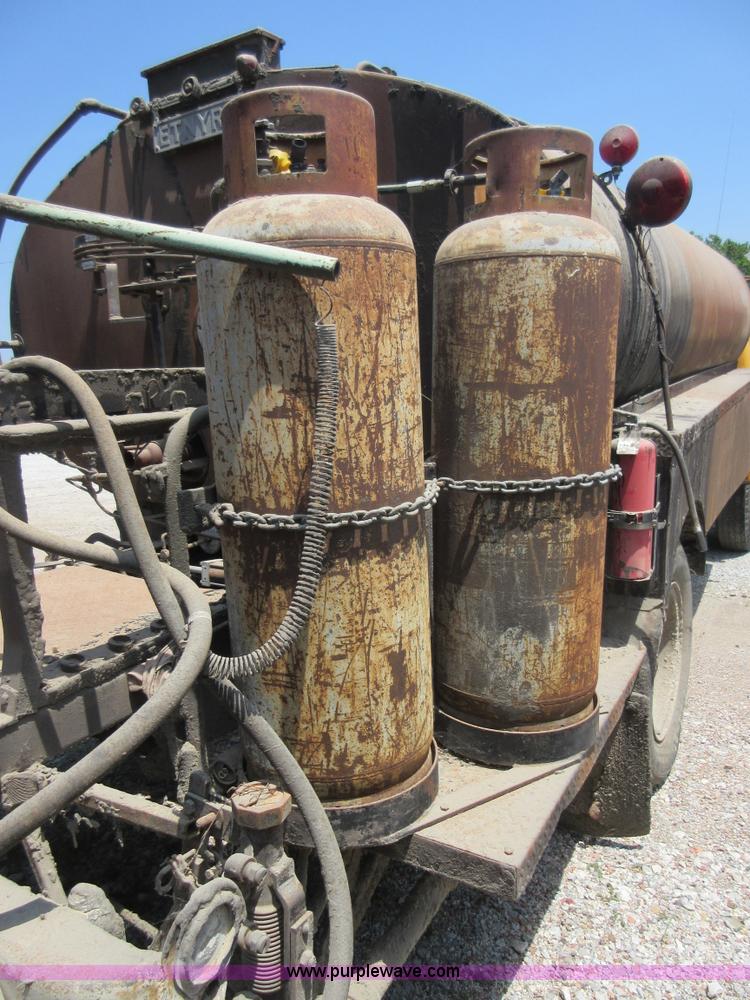 image for item I2052 1968 Ford G612 oil distributor truck