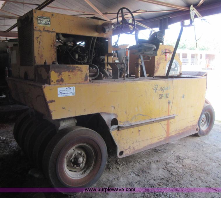 image for item I2053 1975 Ferguson SP912 pneumatic roller