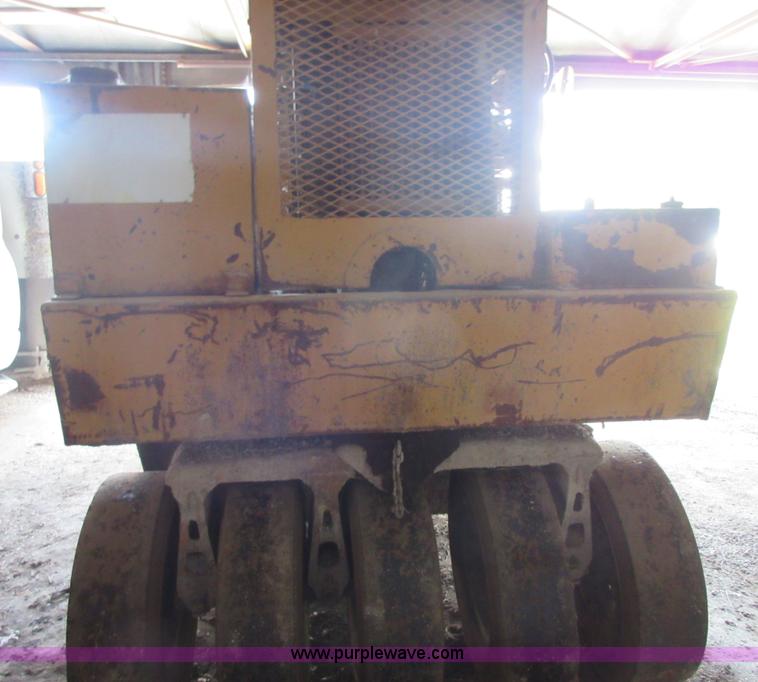 image for item I2053 1975 Ferguson SP912 pneumatic roller