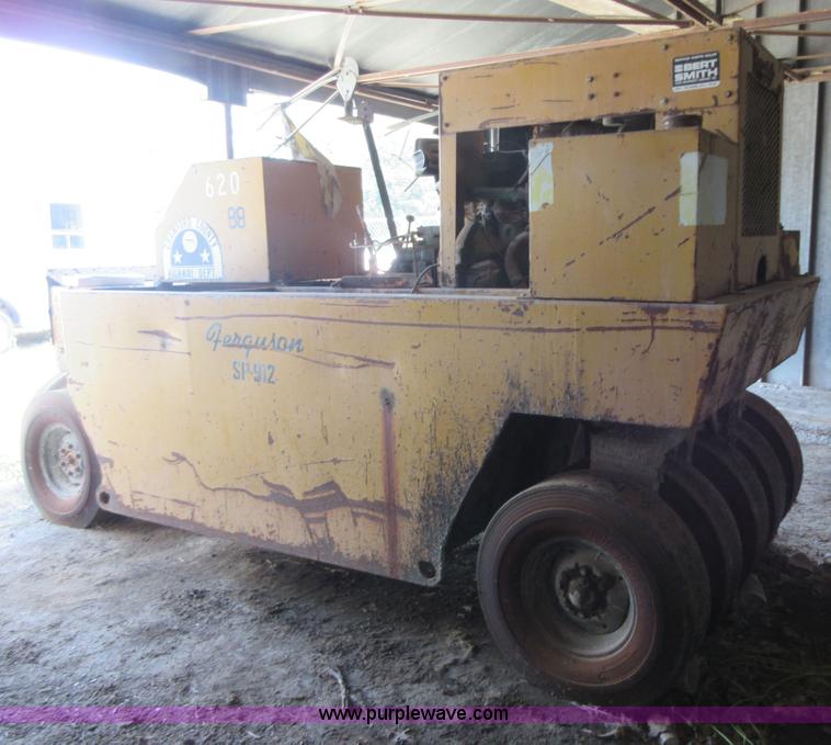 image for item I2053 1975 Ferguson SP912 pneumatic roller