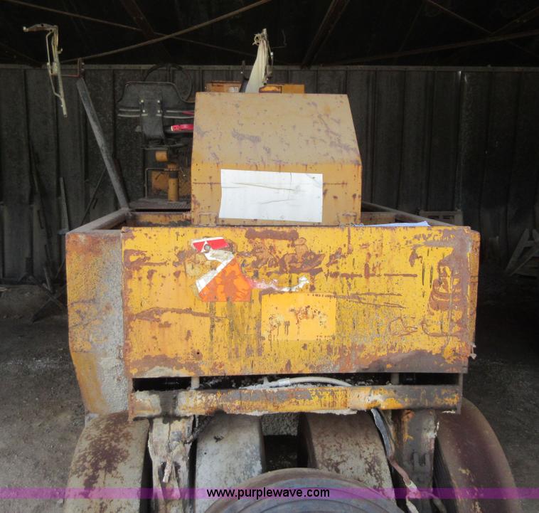 image for item I2053 1975 Ferguson SP912 pneumatic roller