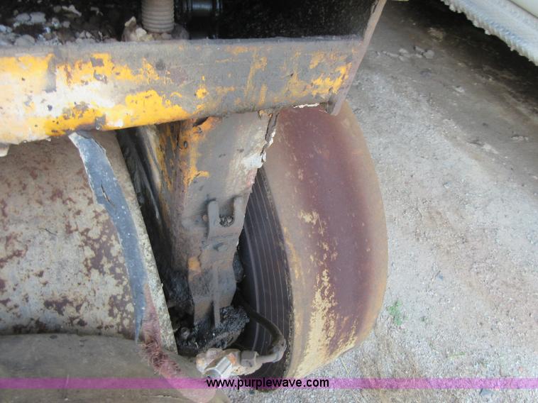 image for item I2053 1975 Ferguson SP912 pneumatic roller