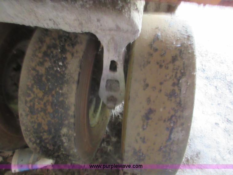 image for item I2053 1975 Ferguson SP912 pneumatic roller