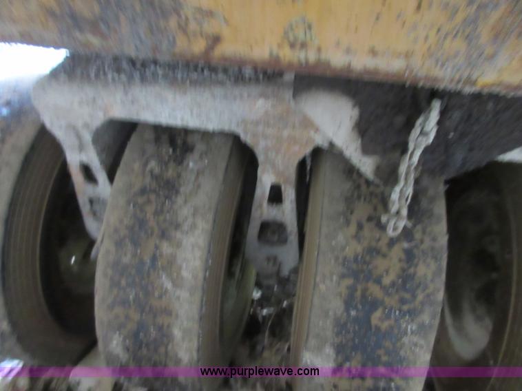 image for item I2053 1975 Ferguson SP912 pneumatic roller