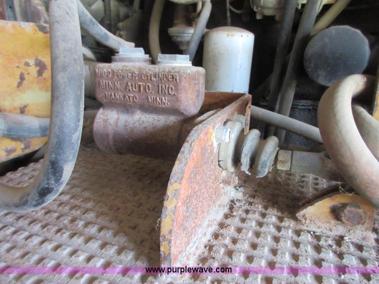 image for item I2053 1975 Ferguson SP912 pneumatic roller