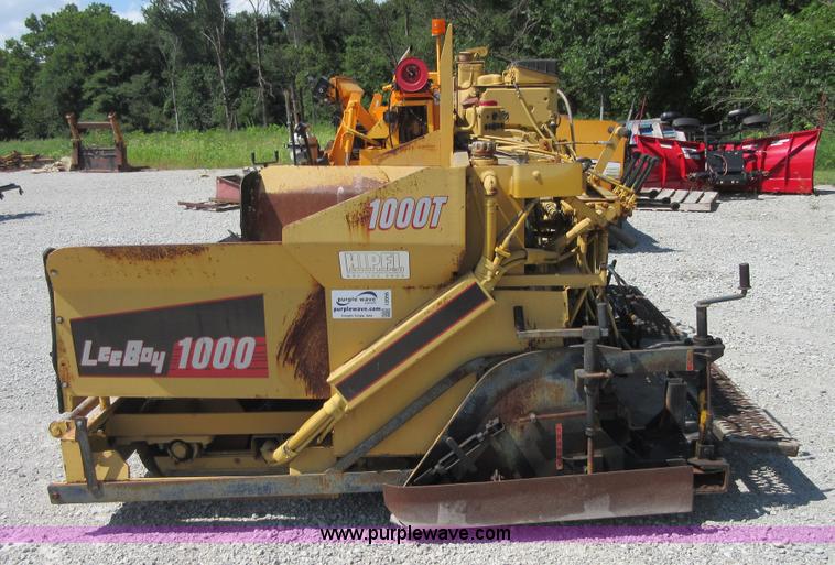 image for item I2056 LeeBoy L1000T asphalt paver