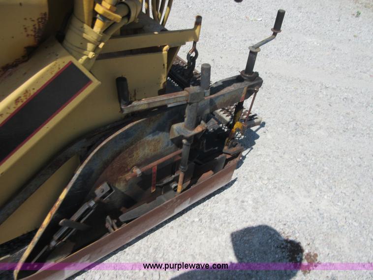 image for item I2056 LeeBoy L1000T asphalt paver