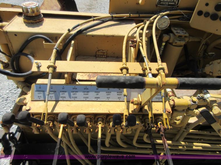 image for item I2056 LeeBoy L1000T asphalt paver