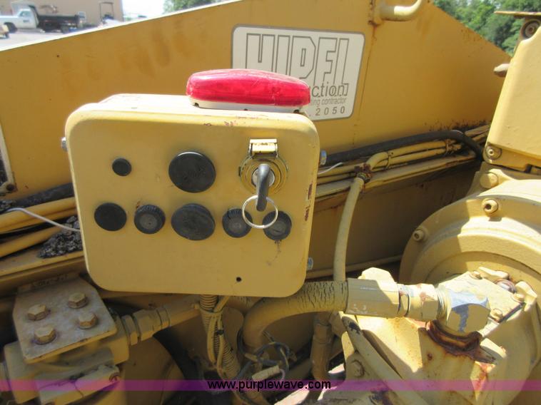 image for item I2056 LeeBoy L1000T asphalt paver