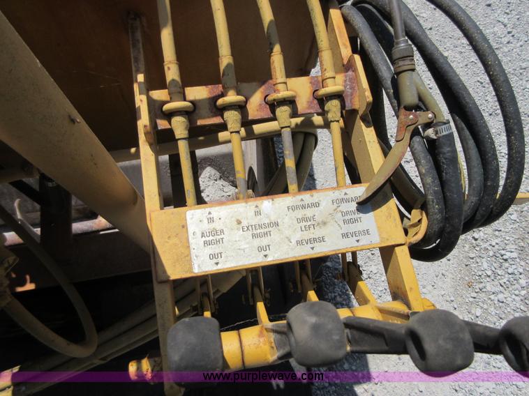 image for item I2056 LeeBoy L1000T asphalt paver