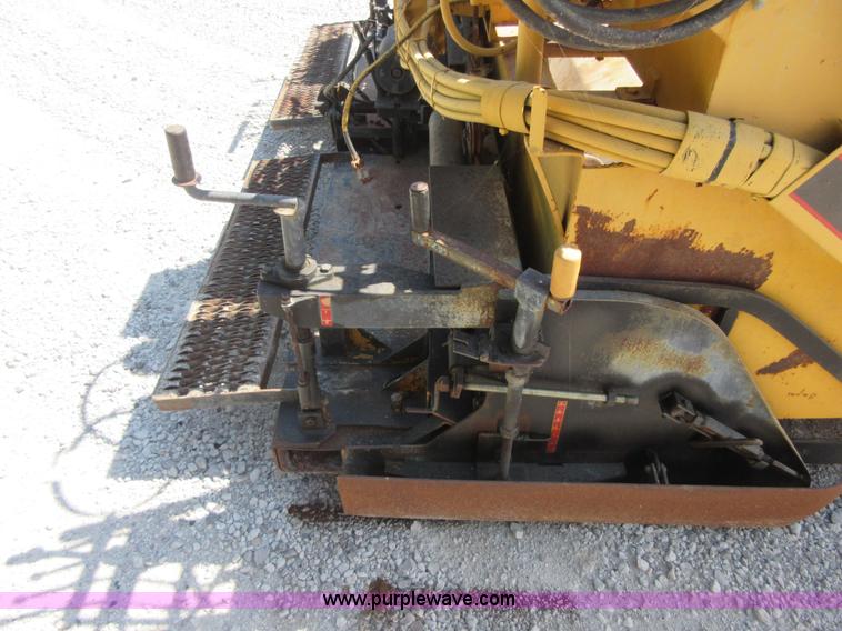 image for item I2056 LeeBoy L1000T asphalt paver