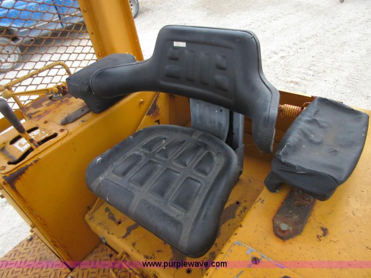 image for item I2058 1979 Caterpillar D3 dozer