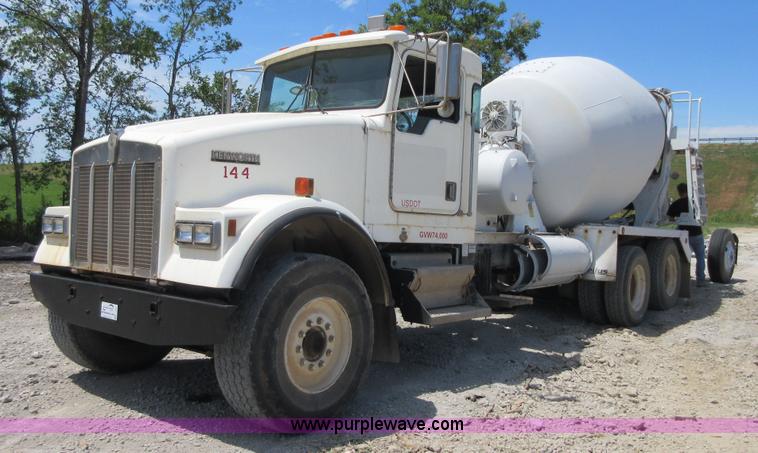 image for item I2061 1995 Kenworth W900B mixer truck