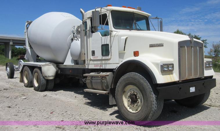 image for item I2061 1995 Kenworth W900B mixer truck