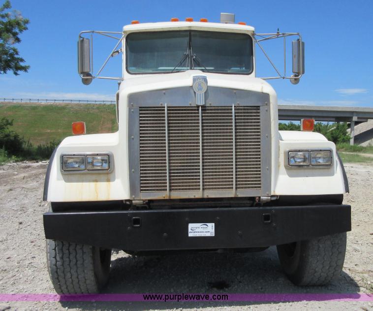 image for item I2061 1995 Kenworth W900B mixer truck