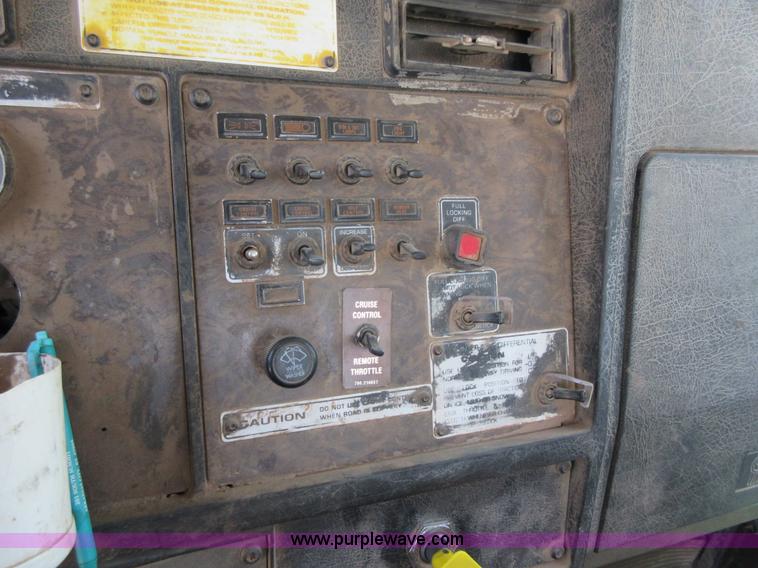 image for item I2061 1995 Kenworth W900B mixer truck