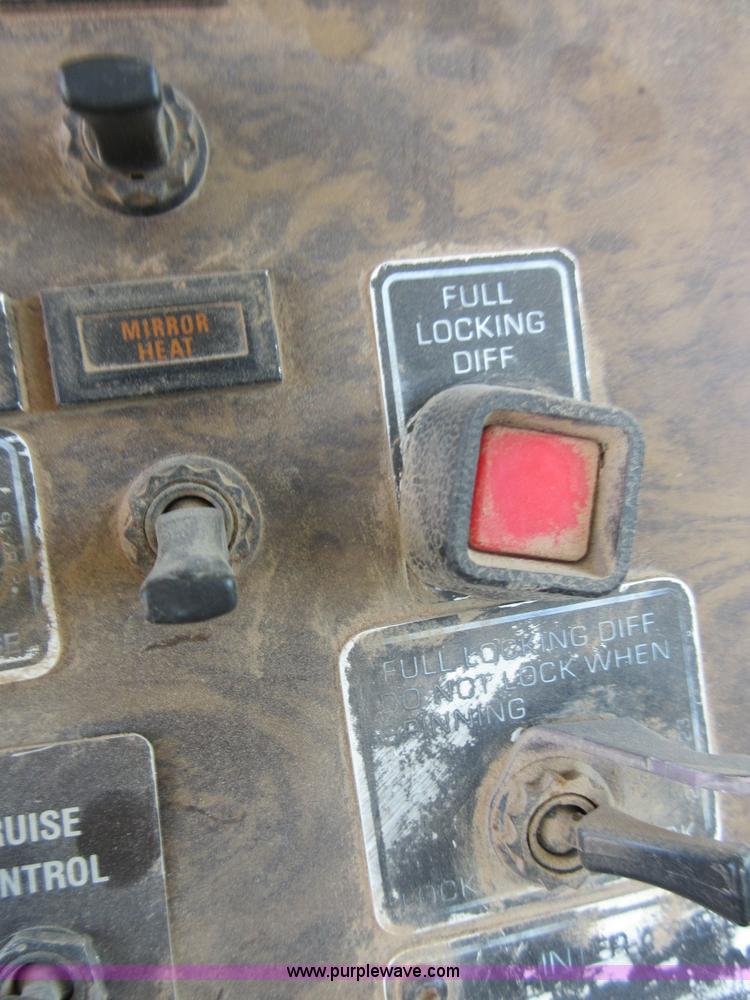 image for item I2061 1995 Kenworth W900B mixer truck