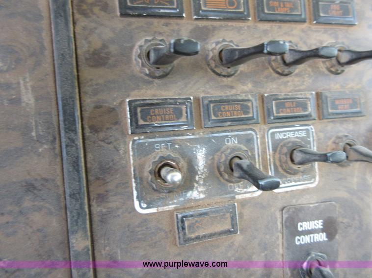 image for item I2061 1995 Kenworth W900B mixer truck