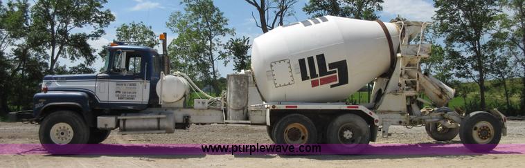 image for item I2062 1985 Mack RS688L mixer truck