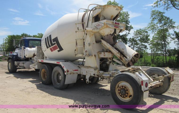 image for item I2062 1985 Mack RS688L mixer truck