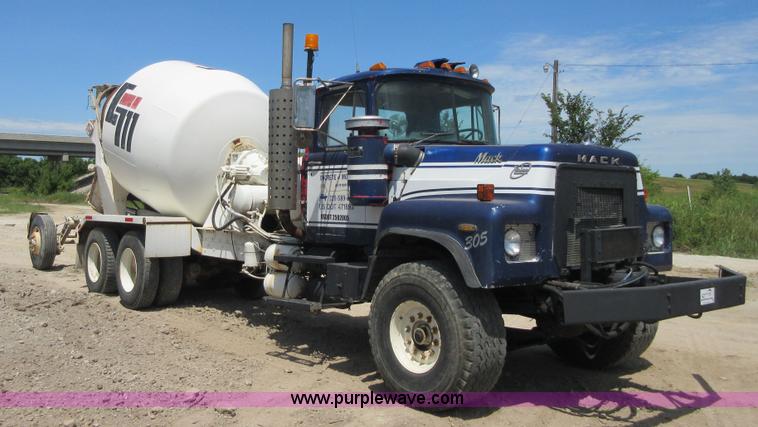 image for item I2062 1985 Mack RS688L mixer truck