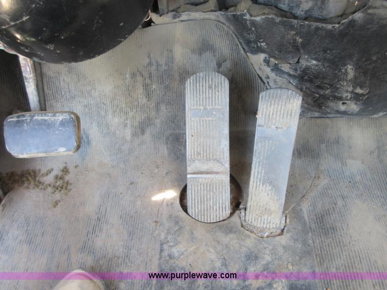 image for item I2062 1985 Mack RS688L mixer truck