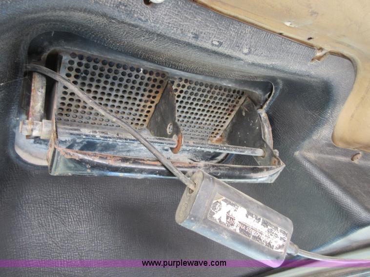 image for item I2062 1985 Mack RS688L mixer truck