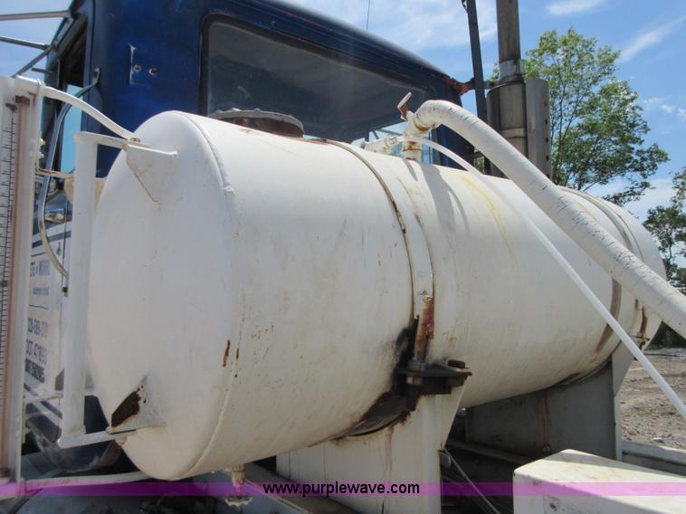 image for item I2062 1985 Mack RS688L mixer truck