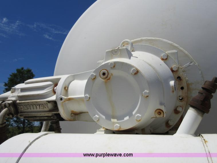 image for item I2062 1985 Mack RS688L mixer truck