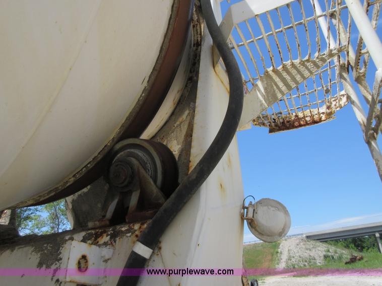 image for item I2062 1985 Mack RS688L mixer truck