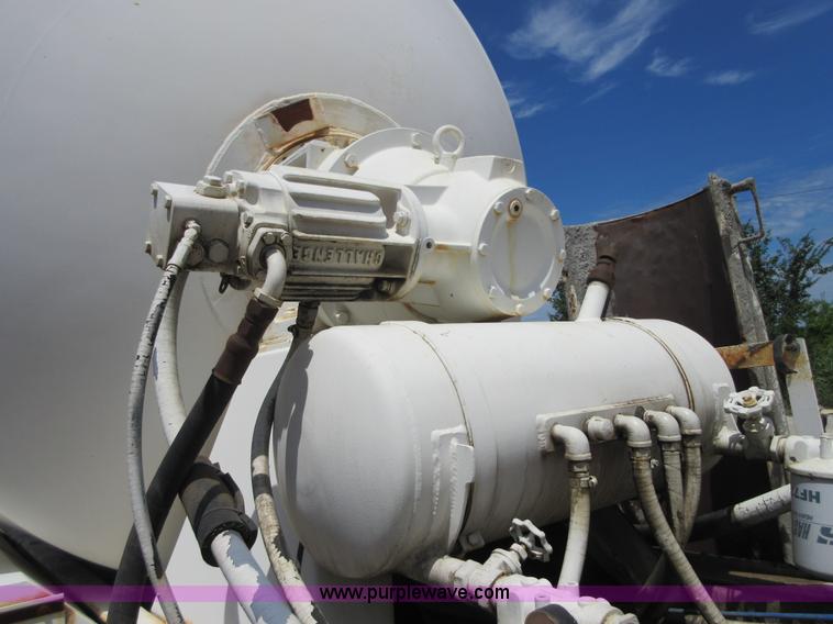 image for item I2062 1985 Mack RS688L mixer truck