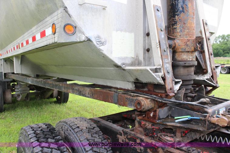 image for item J5981 1990 Ultralight end dump trailer