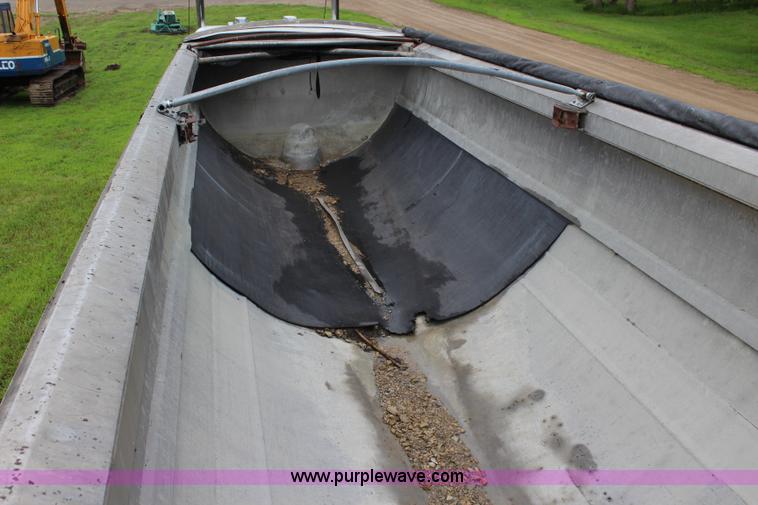 image for item J5981 1990 Ultralight end dump trailer